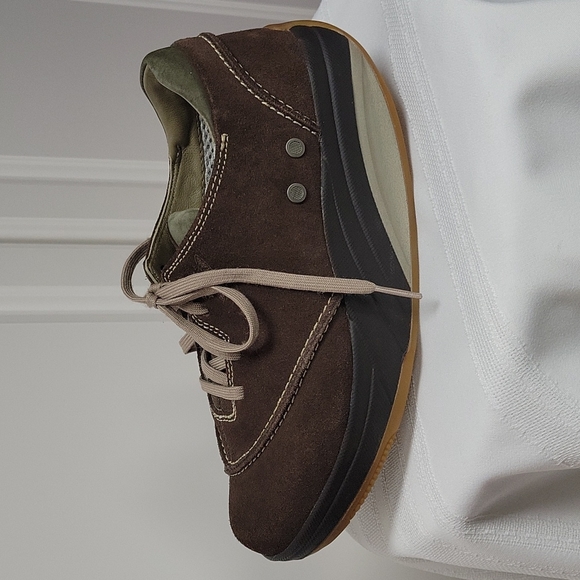 MBT "BARBARA" BROWN SUEDE LEATHER WALKING SHOES, SZ 7.5 - Picture 2 of 9